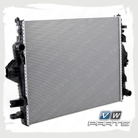 Радиатор охлаждения двигателя VAG 7P0121253A