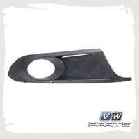 Решетка противотуманной фары правая VAG 5C6853666A9B9